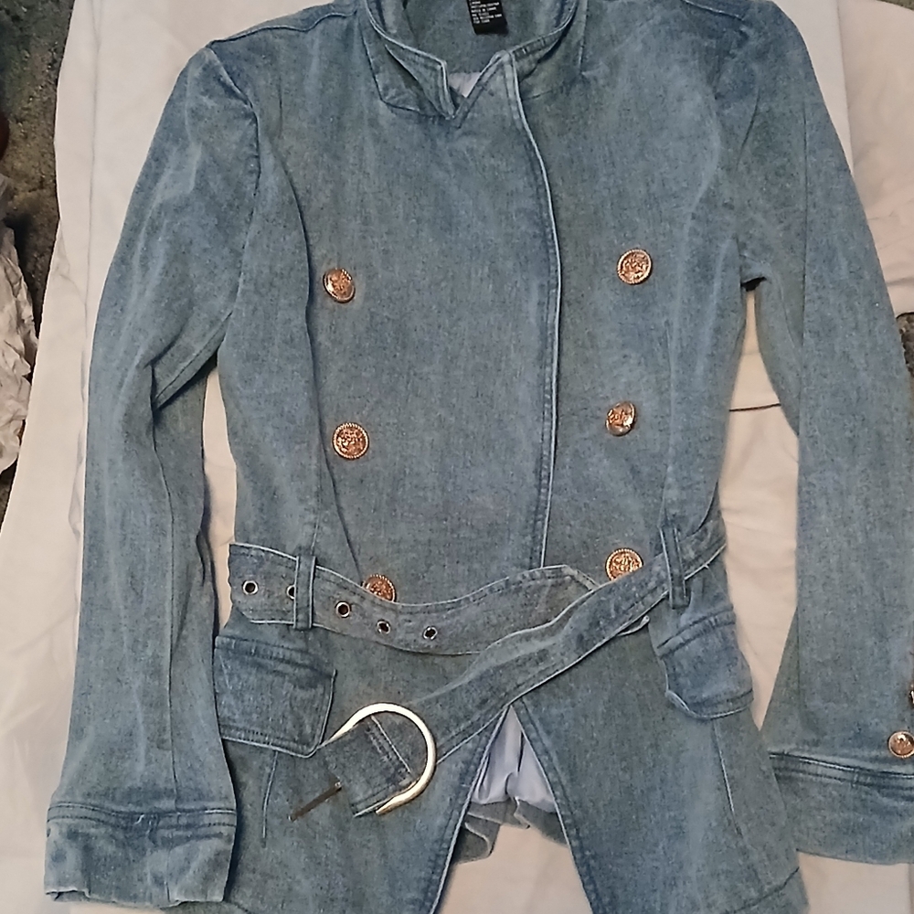 Stylish Blue Double-Breasted Jean Jacket